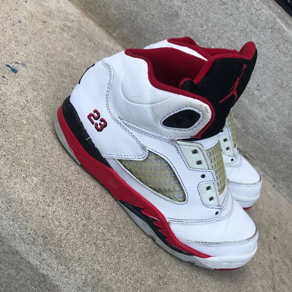 Kids fire red Jordan 5 (13c)